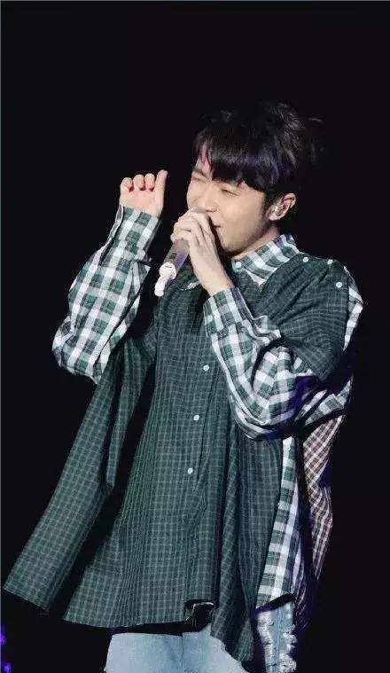 李宇春，吴青峰，王俊凯都在穿的韩国潮牌Pushbutton！