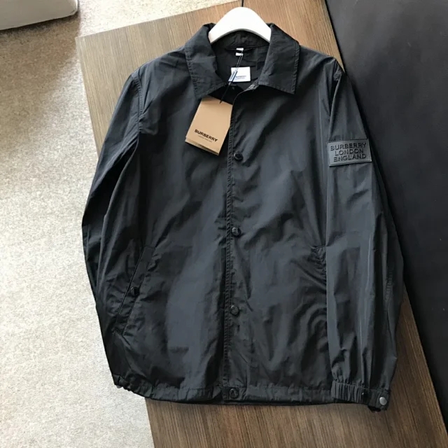 巴宝莉风衣58码出售,巴宝莉风衣巴黎时装周2020