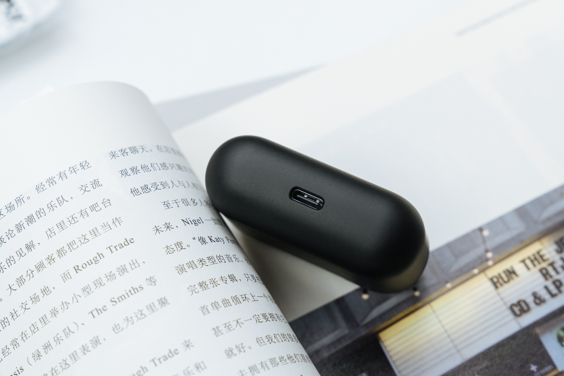 雷蛇战锤狂鲨和airpods,雷蛇战锤狂鲨真无线2代和airpods