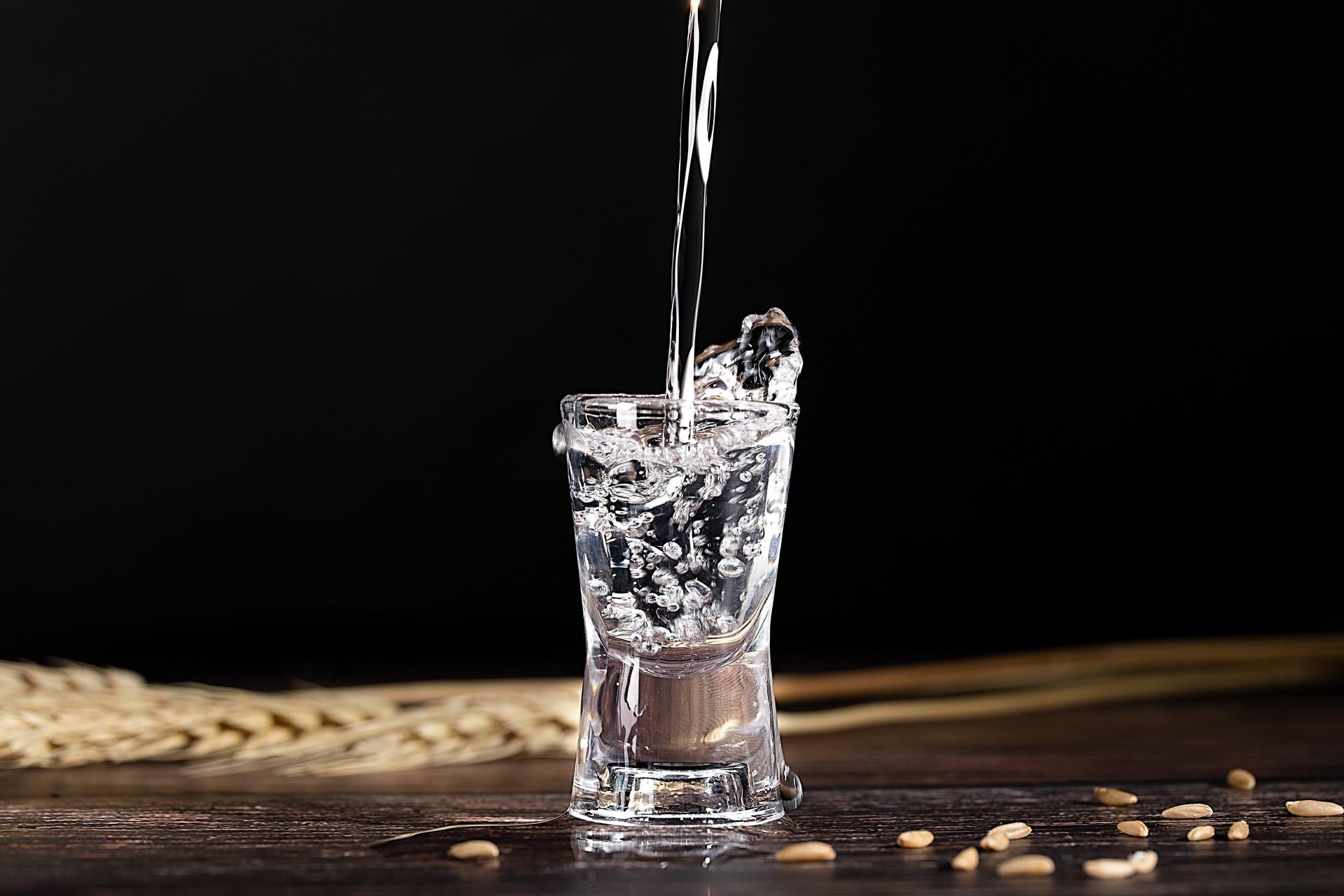 同为汾酒嫡系，为何黄盖玻汾稳压红盖玻汾？真长见识了