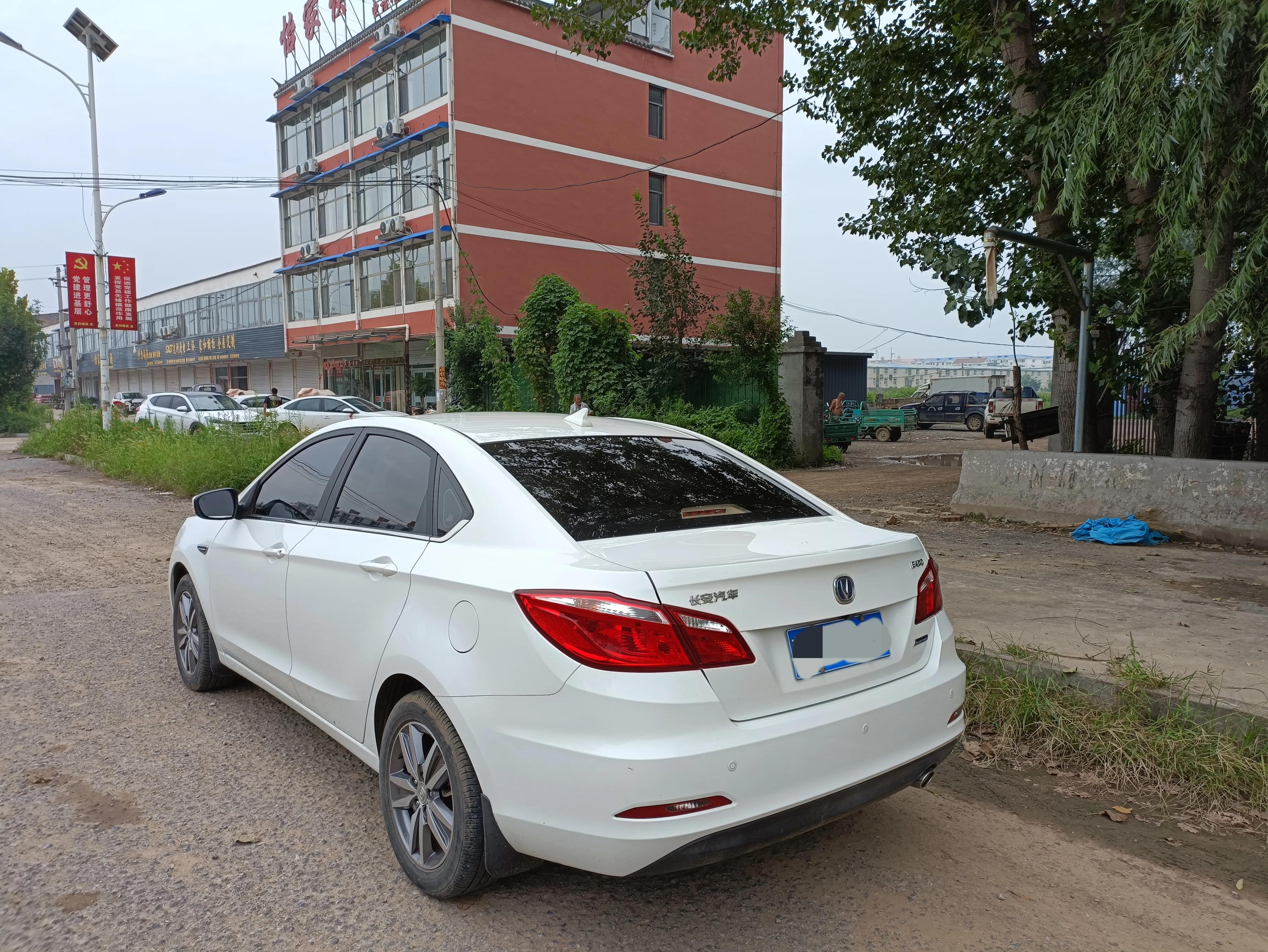 逸动和轩逸哪个乘坐空间大,逸动dct旗舰型乘坐感受