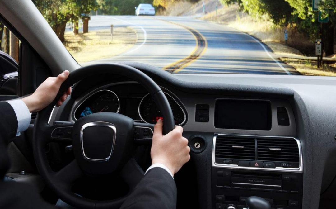 为什么刹车和离合不能一起踩,刹车和离合怎么一起踩