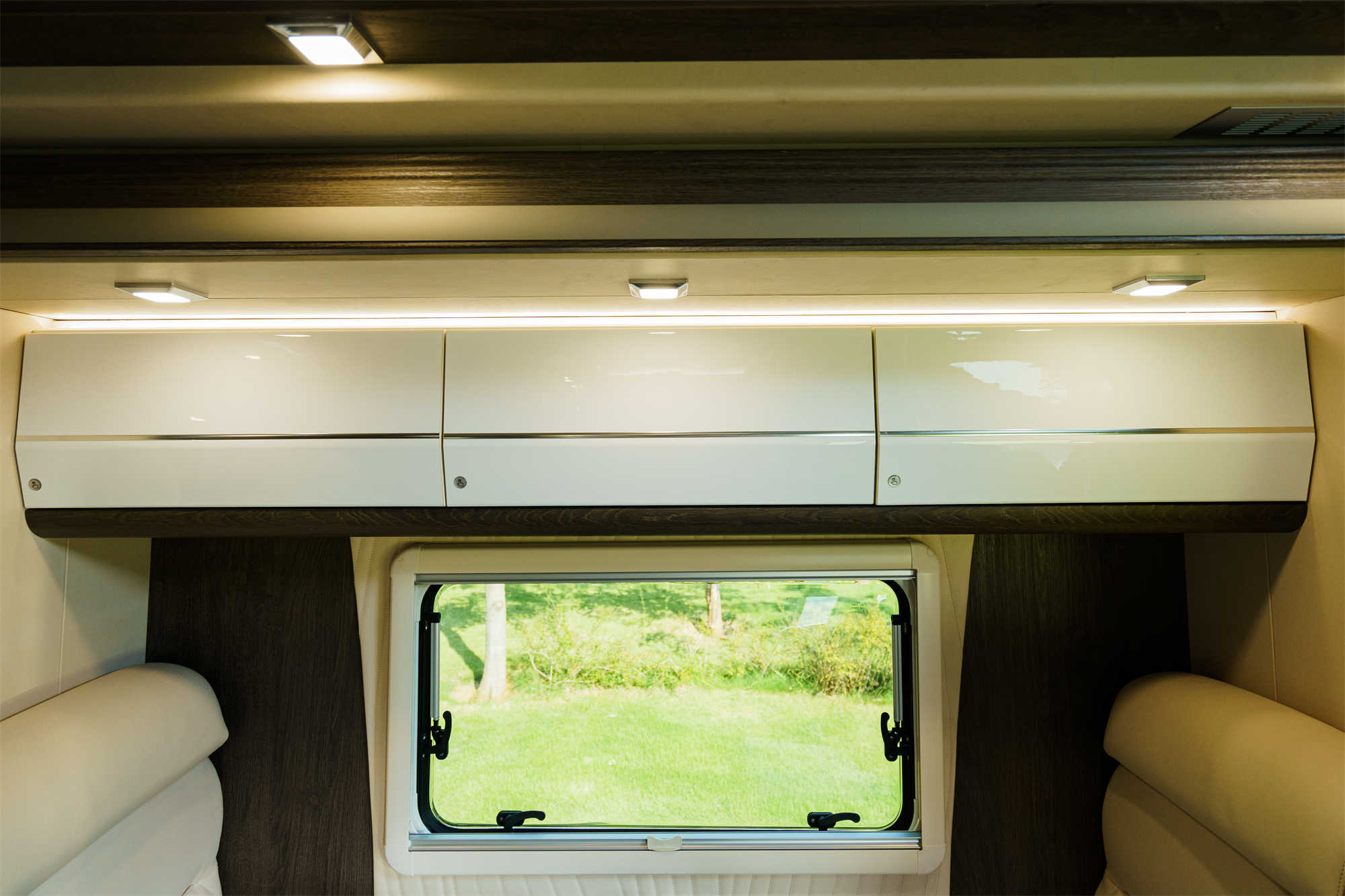 宇通c670房车最新款,宇通房车c553