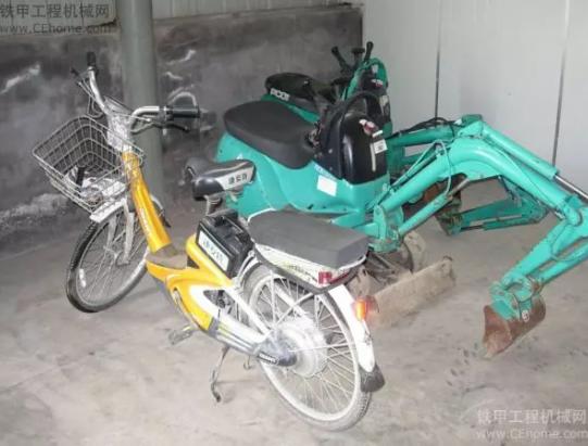 小型挖掘机世界上最小的挖掘机,全世界最小的挖掘机工作视频