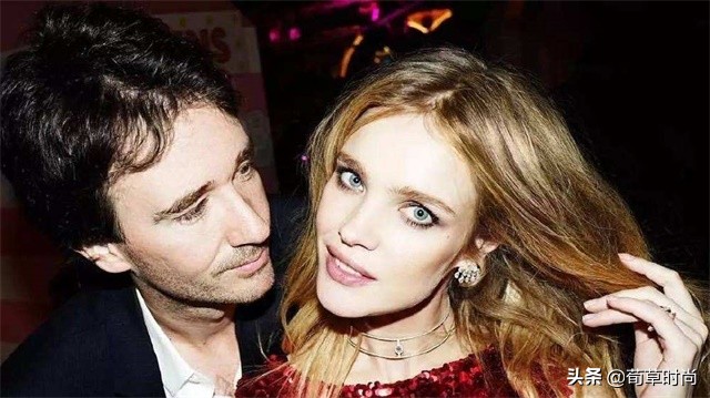 LV太子妃和老公牵手现身秀场,穿皮草富太气息浓