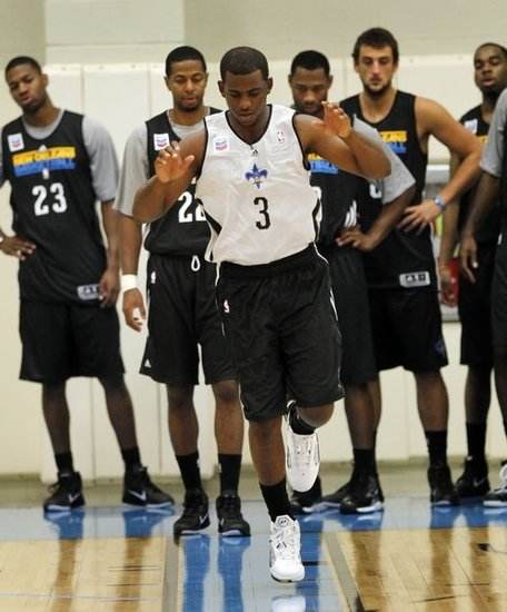 一个简单训练前保护脚踝的方法,伤病后增强脚踝力量的训练方法