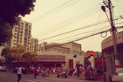 涓婃捣浜虹溂涓殑褰郸鏂版潙,涓婃捣浜虹溂閲岀殑褰郸鏂版潙