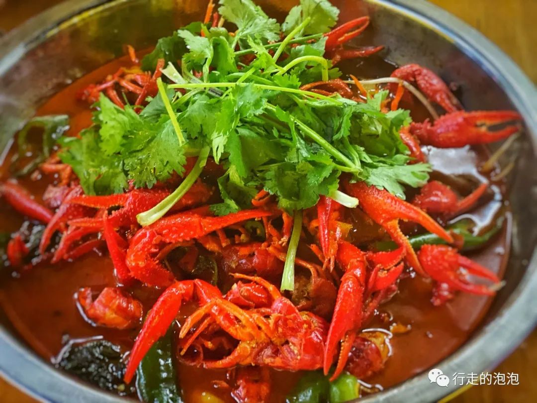 「岳阳攻略」被誉为“湖南夜宵扛把子”的烧烤城,还是小龙虾基地