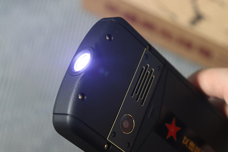 砸碎老诺记的碑，我辈岂是蓬蒿人！AGMM5攀登版三防老人机体验