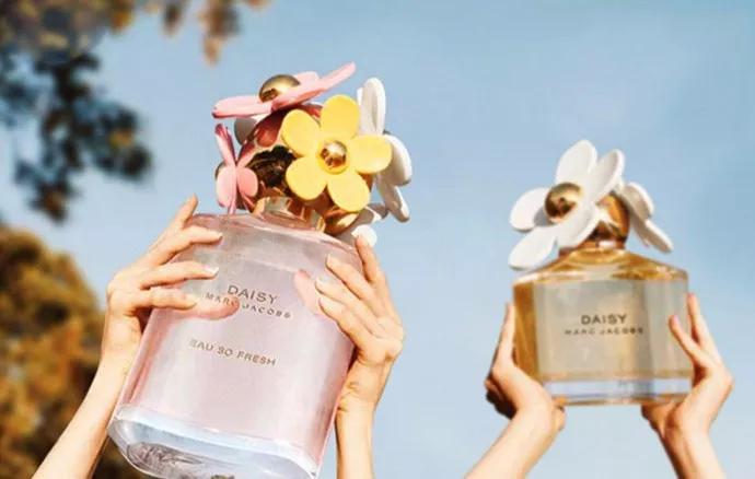 适合20岁女生的巴宝莉香水有哪些 (香奈儿邂逅香水哪个适合20岁女生)