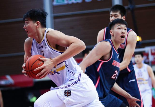 广东男篮29分大胜北控,广东周鹏三分