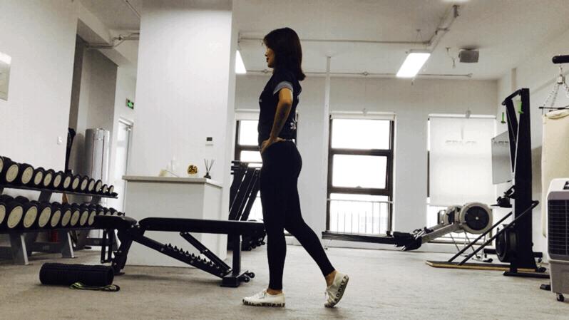 孕妇企鹅步锻炼,孕期蹲跨练习