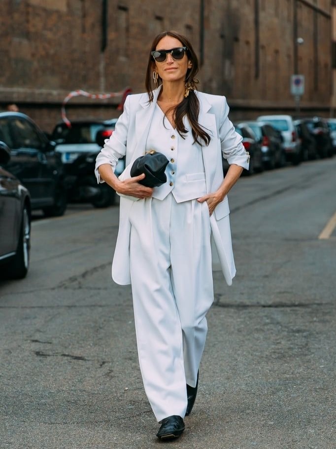 女人出门包包里都装什么,女人出门包包会带什么东西呢