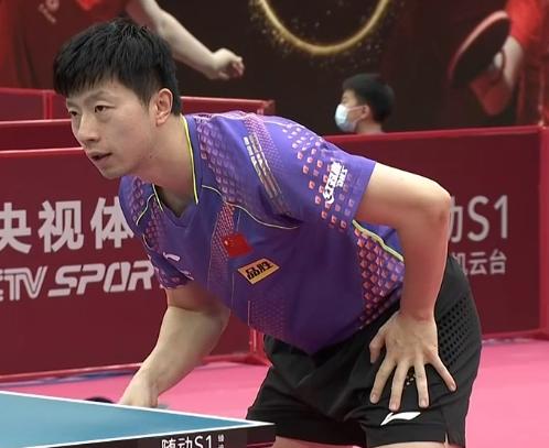 马龙3:1逆转15岁小将,马龙3-0横扫对手晋级特写