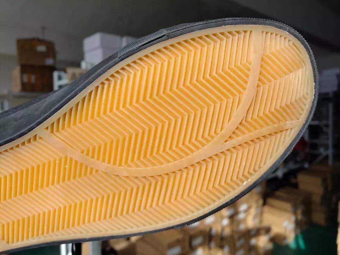 年度最火vans小黑鞋这样穿真酷,穿腻了匡威经典款