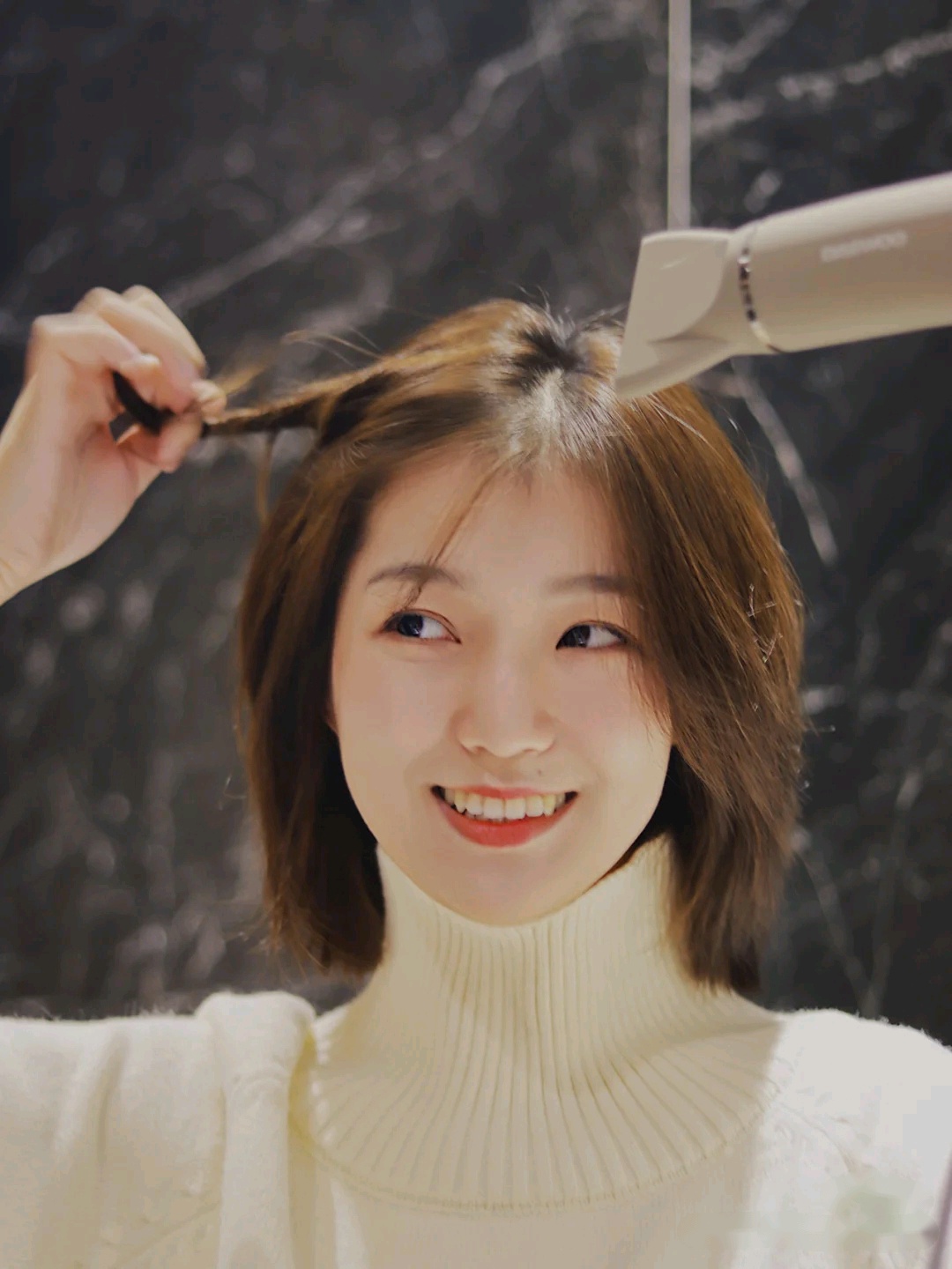 洗完头发后正确的干发方法,洗头发增加发量多的正确洗法