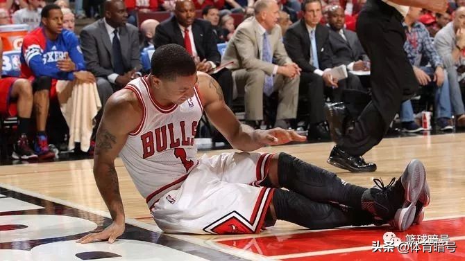 打篮球后膝盖后面筋疼是怎么回事,长期打篮球膝盖痛最快的治疗方法