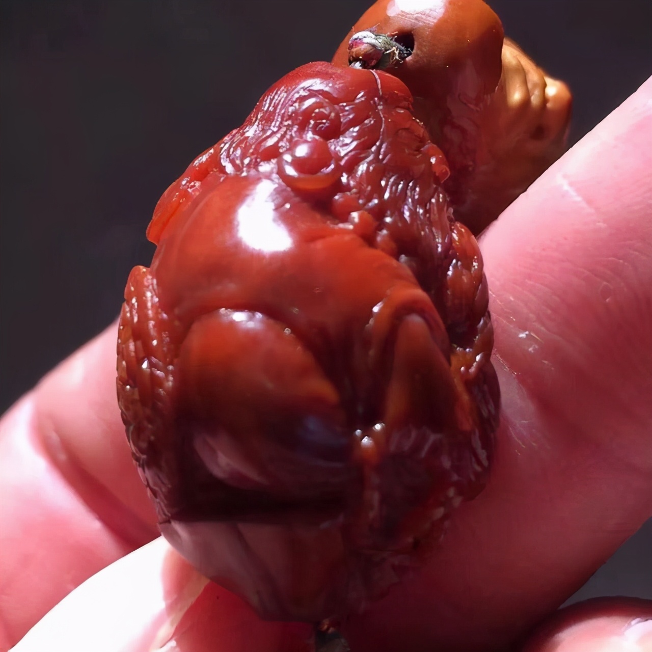 上油的文玩后期盘玩图片,文玩油颜色有黄有白