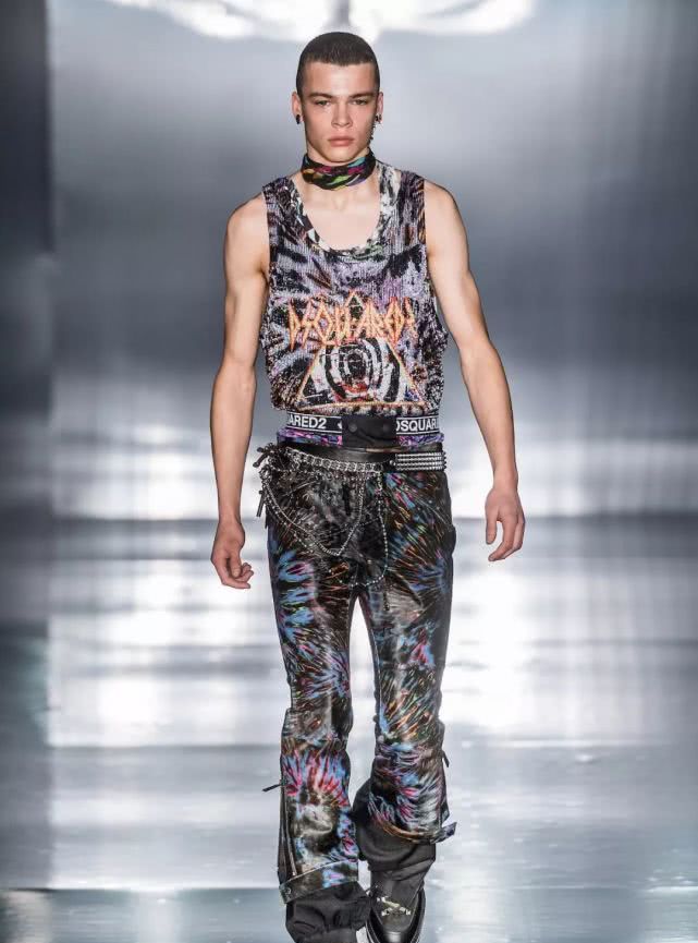 把裤子穿在肚脐上面会怎么样,把裤子扎进腰里的穿搭