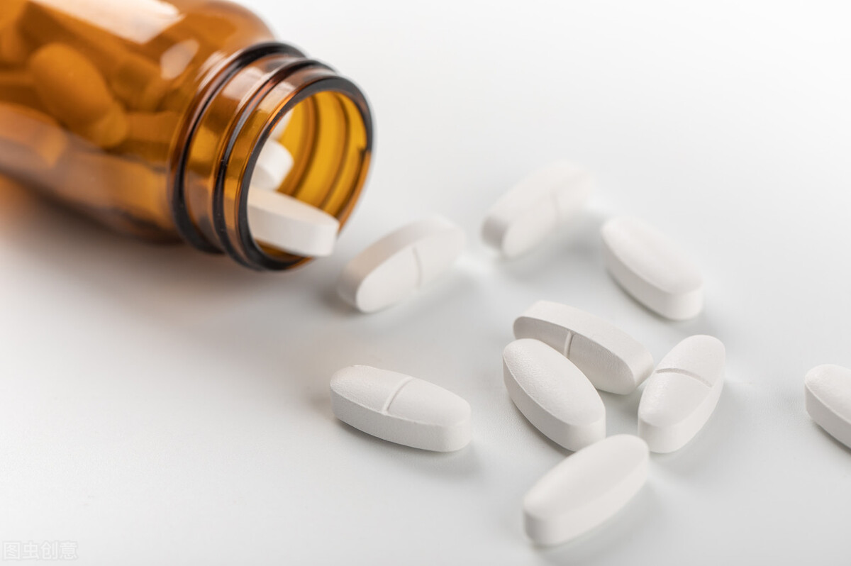 小狗狗三个月挑食应该吃什么,刚断奶的小狗怎么喂养不易拉肚子