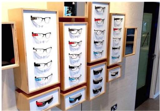 开眼镜店一个月正常赚多少钱,90后的小伙月入百万的赚钱模式