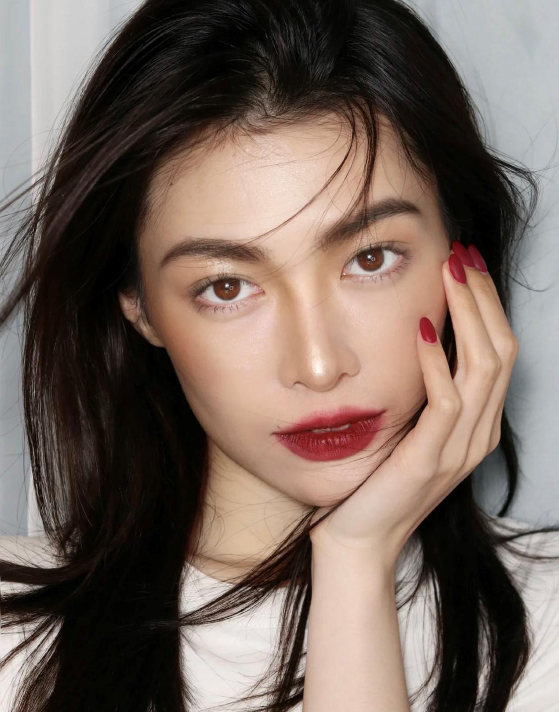 秋冬想要大女人风的优雅，我劝你涂这几支口红，高级与洋气你都有