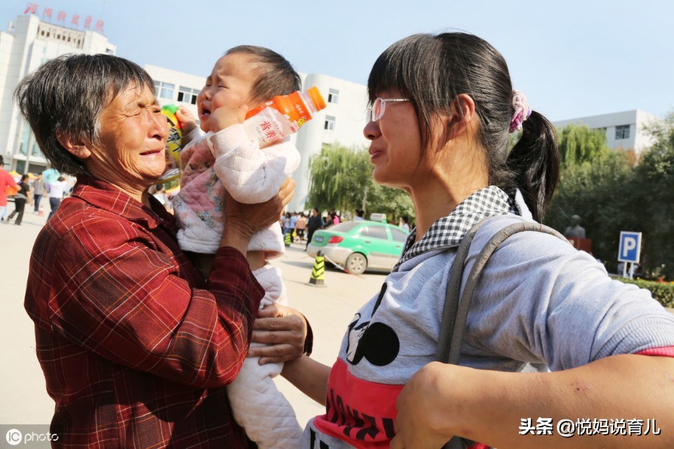 宝宝吃果冻噎到了急救措施,孩子吃果冻被噎到怎么办