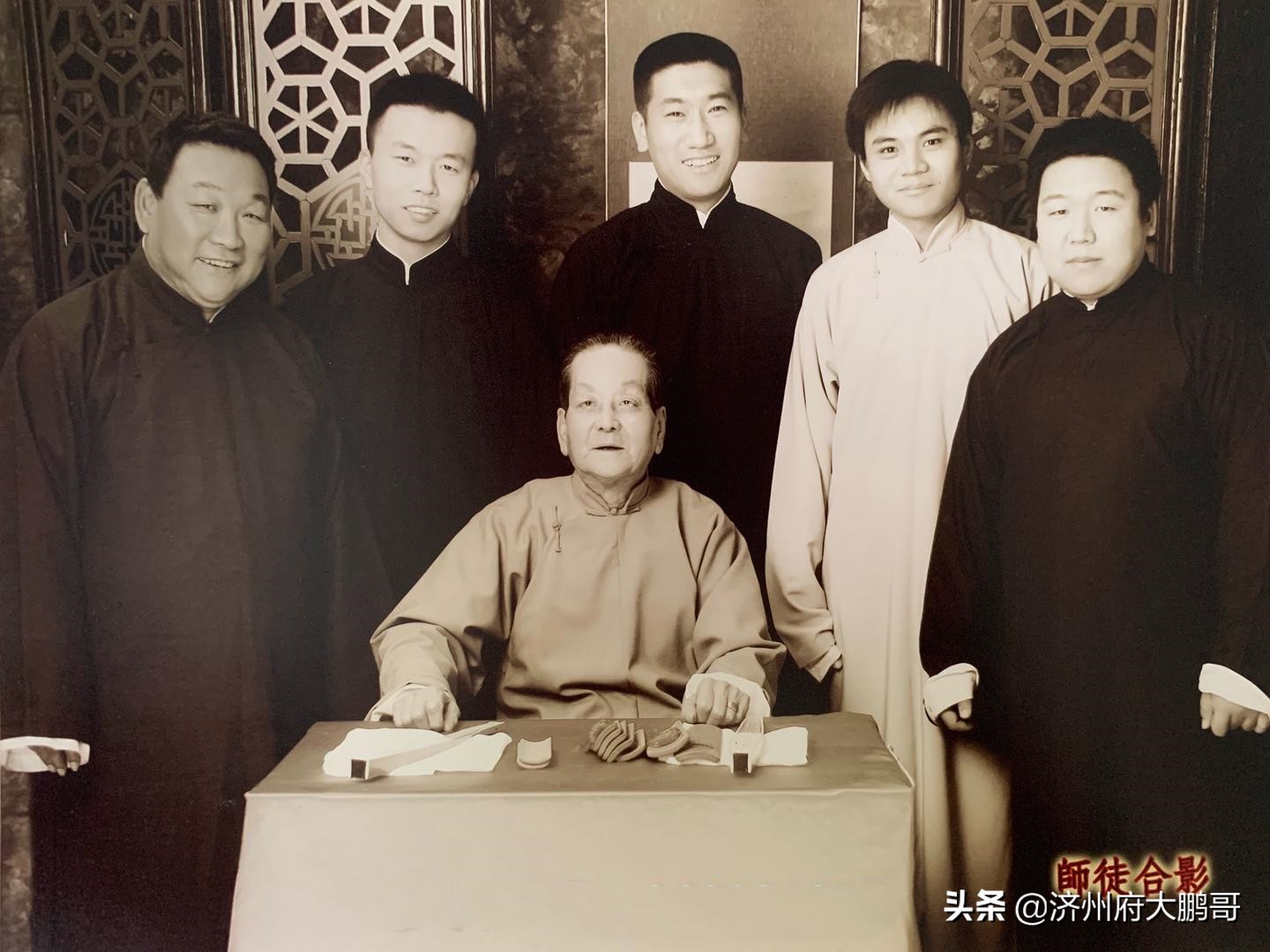 栾云平被郭德纲踹一腿的小品,栾云平被郭麒麟踹一腿的小品