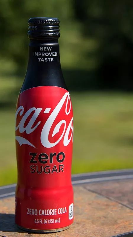 可口可乐联名产品有哪些牌子的,可口可乐联名时装周