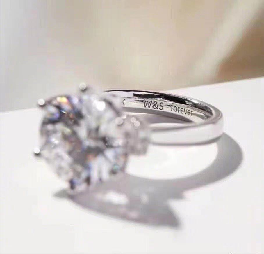 汪小菲大s同框游玩被认出,汪小菲大s势均力敌