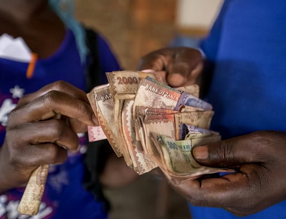 职场上同事向你借钱,跟同事借钱是不是职场大忌