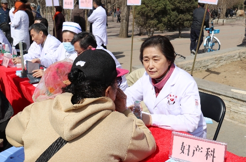 卫健系统集中开展义诊活动,维康义诊