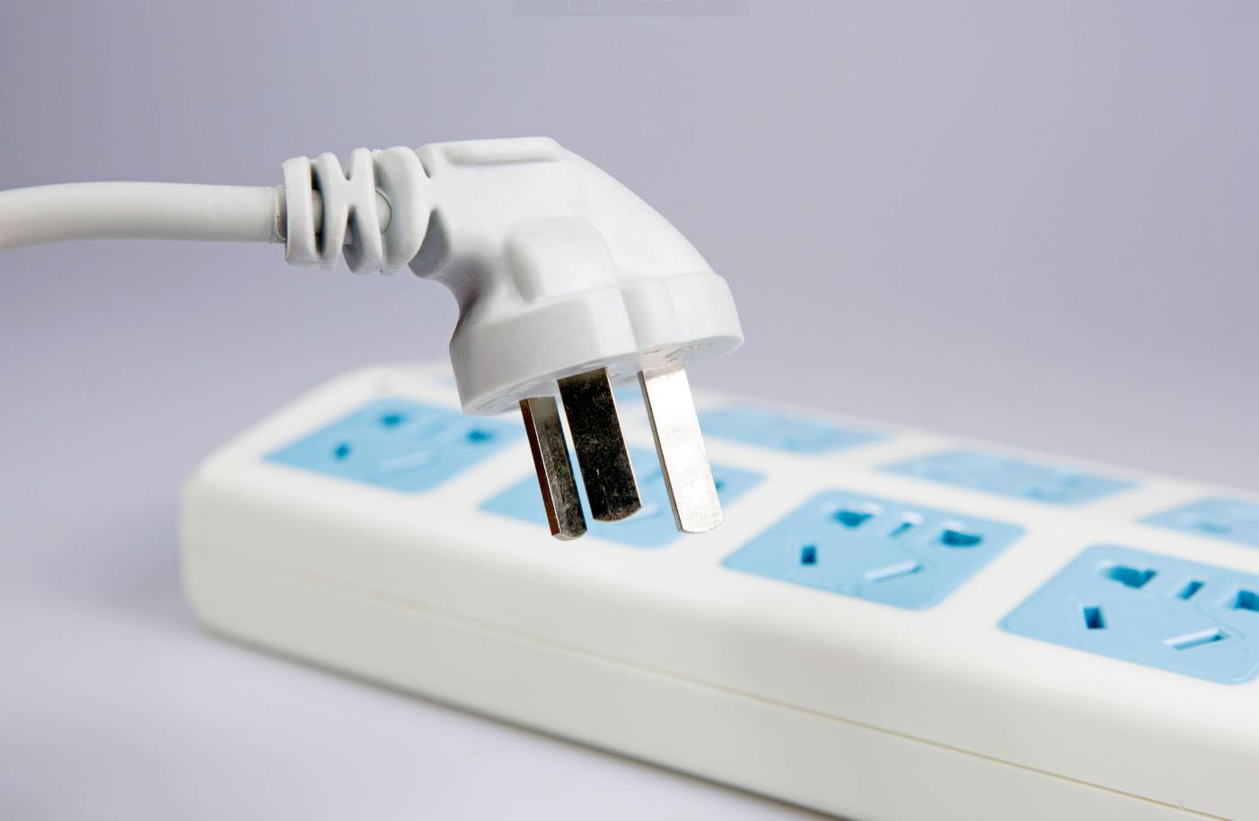 小太阳取暖器一直插电会起火吗,小太阳取暖器烧坏