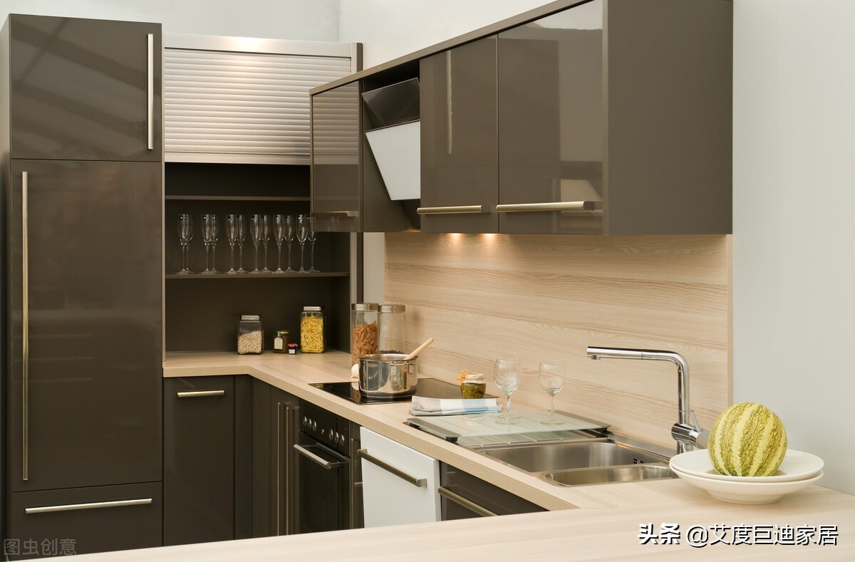 高端的橱柜灯选购技巧有哪些,专业集成灶橱柜选购注意事项