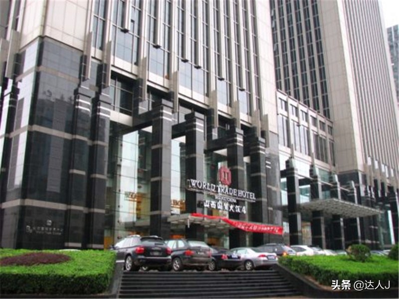 跟着小天才继续出门采购,跟着小天玩游戏