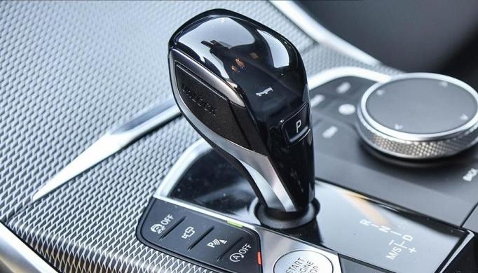 华晨宝马3系2019款短轴,全新加长宝马3系