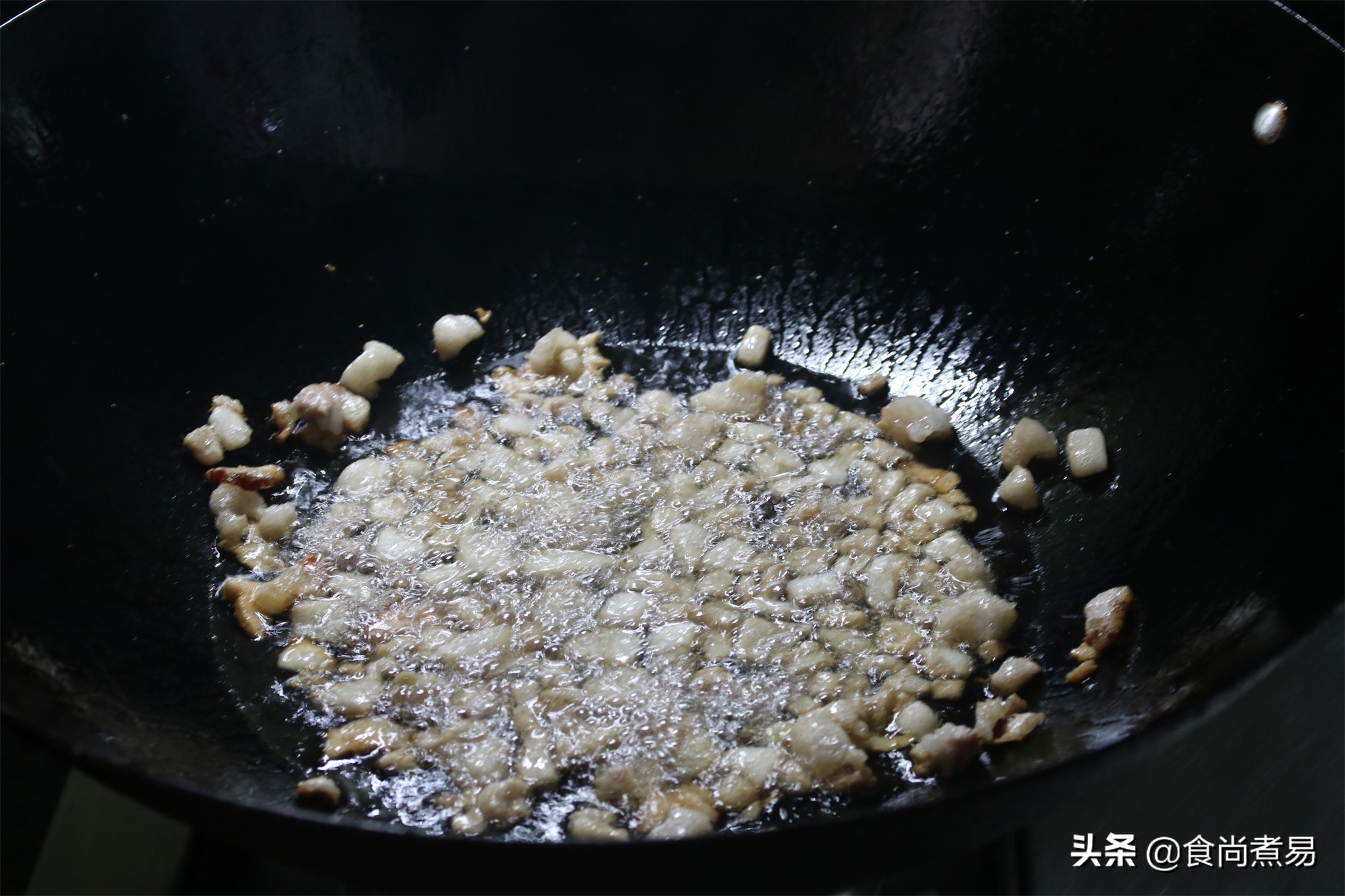 艾粄用开水还是凉水揉面,客家艾粄的传统做法