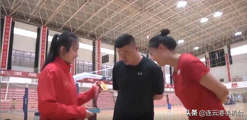 排球女将全运会夺冠,港城女排四连冠