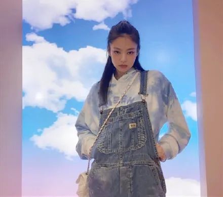 微胖女背带裤搭法,160120斤微胖女生穿搭粉色背带裤