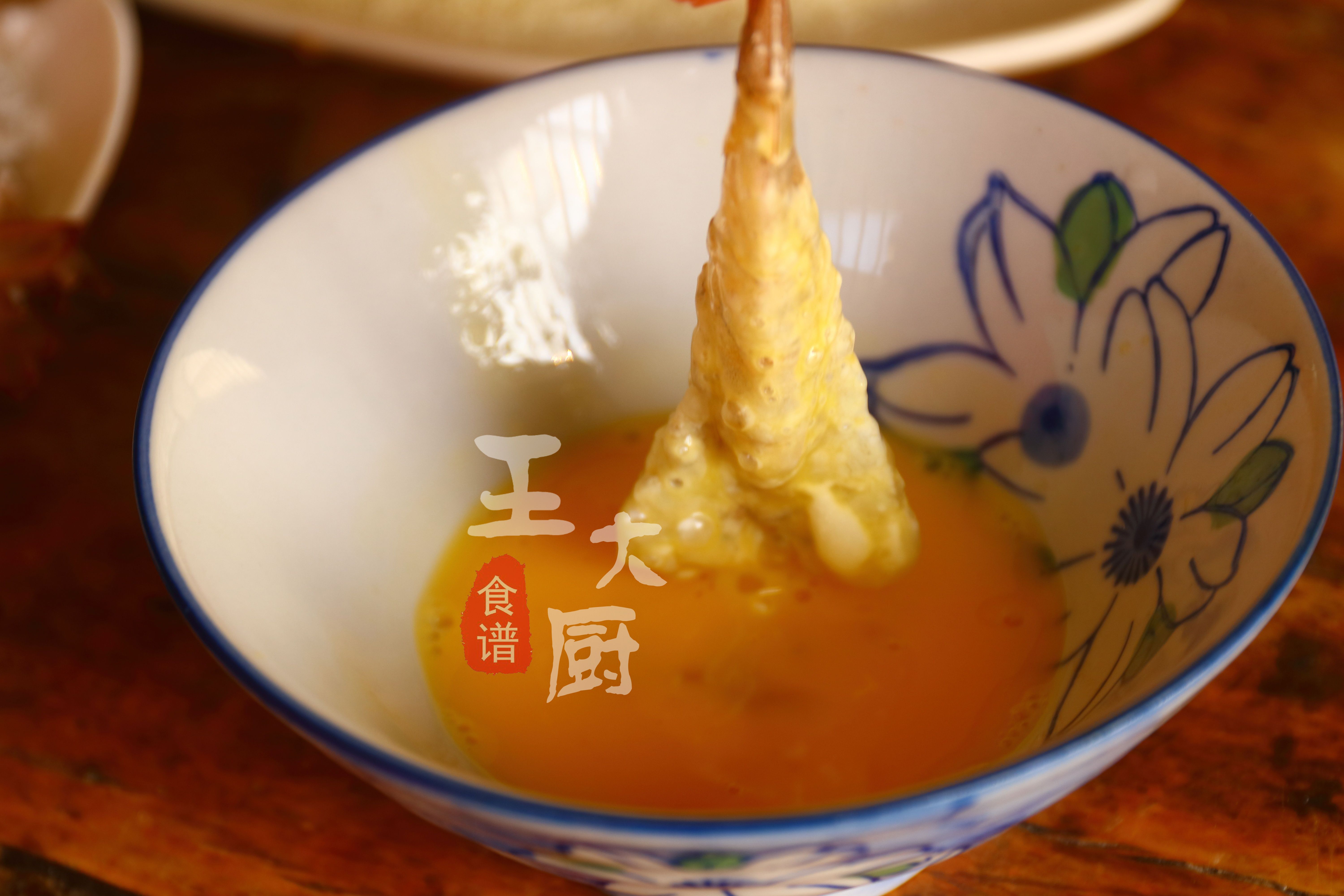 面包糠炸虾的家常做法酥脆好吃,面包糠炸虾的家常做法简单又好吃