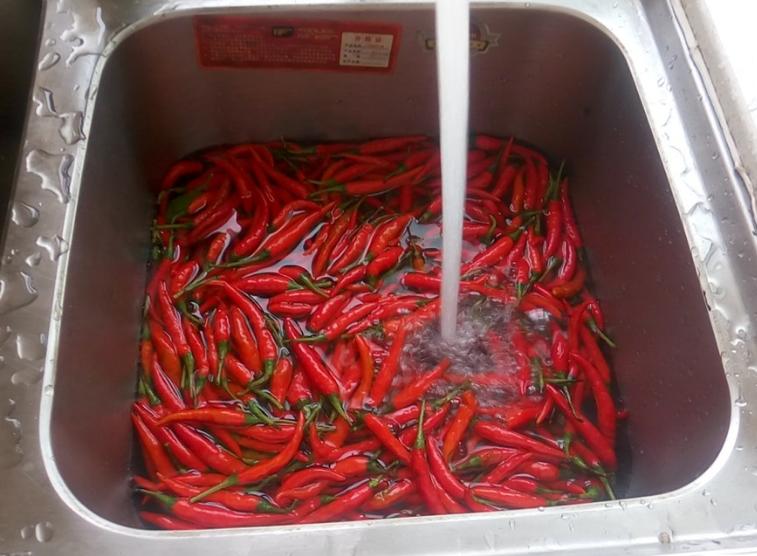 辣椒酱的正确熬制方法配方,辣椒酱的配方做法视频