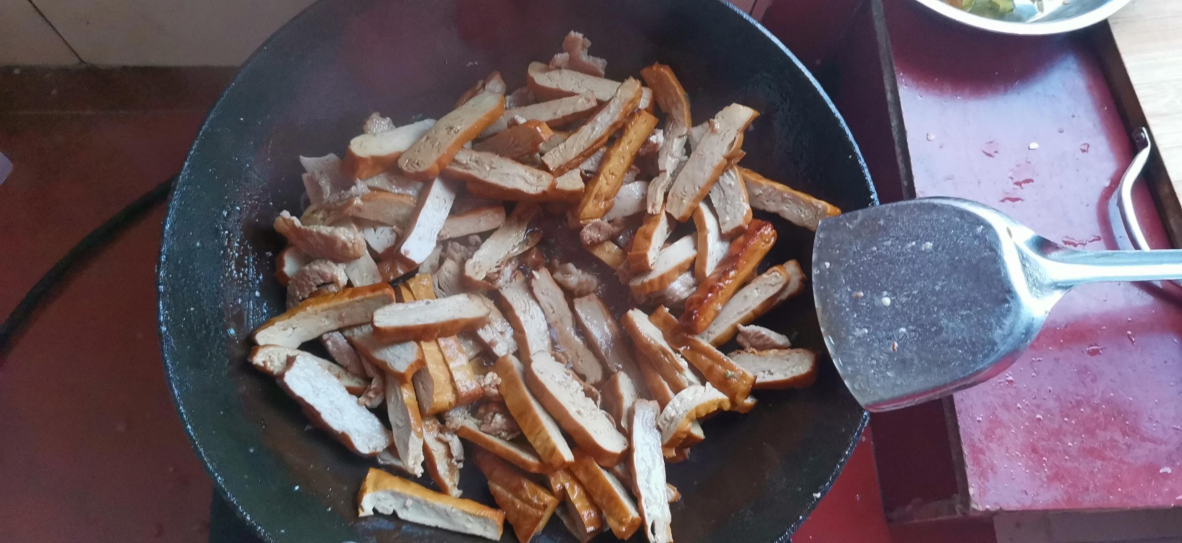 大蒜香干炒肉片,香干炒肉片做法