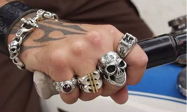 手链品牌轻奢小众银饰,比较有名的银手链