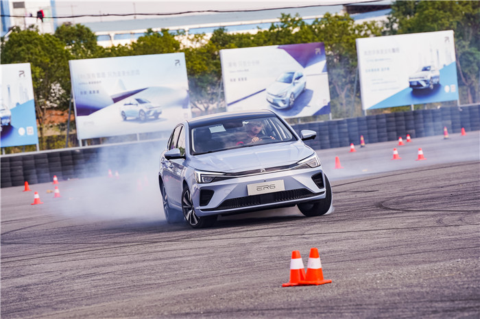 荣威er6新能源汽车,试驾荣威i61.6