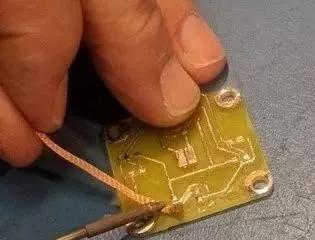 电子工艺技能训练怎么焊接电路,电子元件焊接手法基本功练习