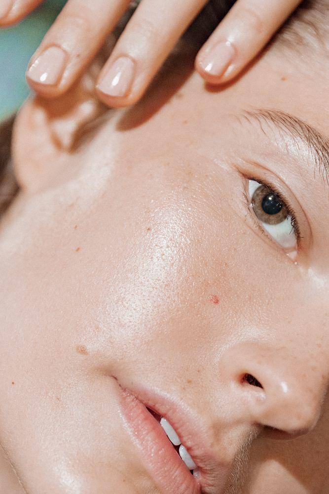 晒后晒伤发红修复最有效的办法,晒后修护可以涂抹晒伤的皮肤吗