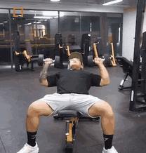 胸肌动得厉害是怎么回事,腹肌和胸肌都很大还会动