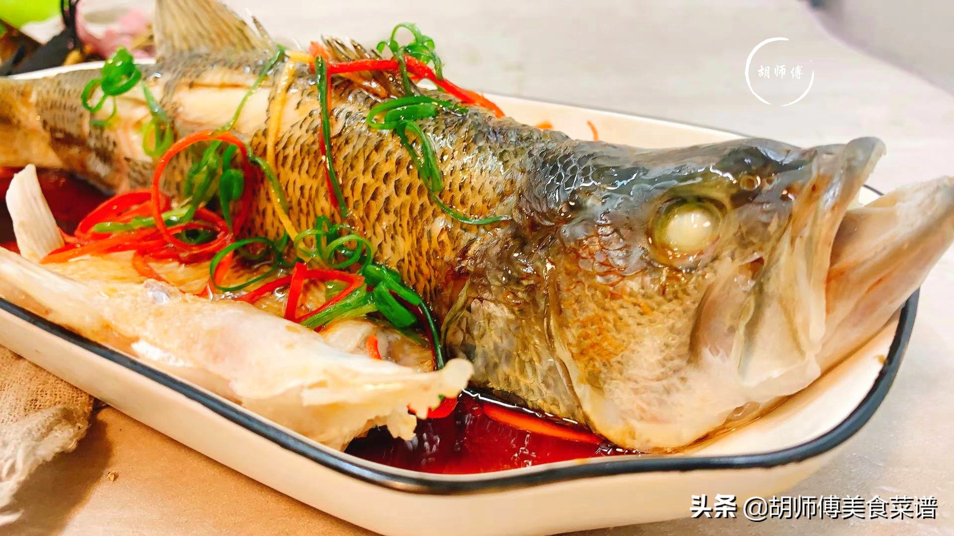 清蒸鱼正确做法用老抽还是生抽好,清蒸鱼里面要不要放蚝油