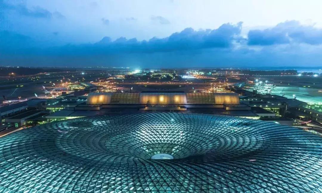 耗资85亿，把瀑布、热带雨林搬进机场！樟宜机场终于要开放了