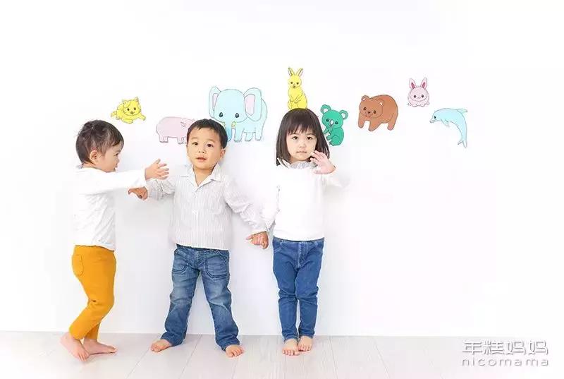 孩子抢玩具父母的正确做法,两个孩子抢玩具大人应该怎么做